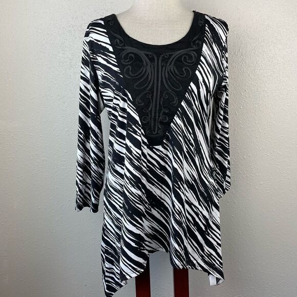 EUC Passports Womens 3/4 Sleeve Zebra Print Top Size L - Picture 1 of 8